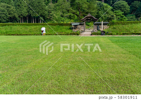 福井県　一乗谷朝倉氏遺跡　菩提寺の門　唐門 58301911