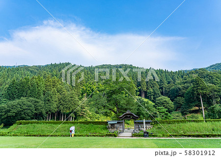 福井県　一乗谷朝倉氏遺跡　菩提寺の門　唐門 58301912