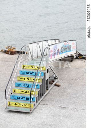 船に乗るための搭乗橋 船に乗るための搭乗橋 58304488