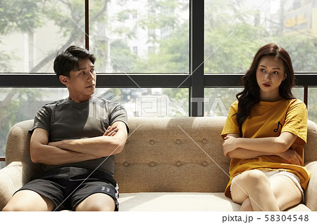 カップル　ライフスタイル　喧嘩 58304548