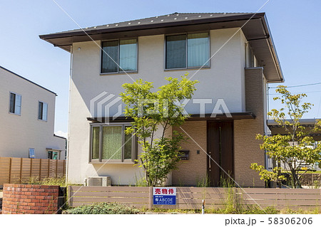 建物_売り物件の白い家 建物_売り物件の白い家 58306206