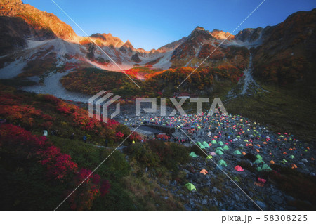 涸沢カール　モルゲンロート 58308225