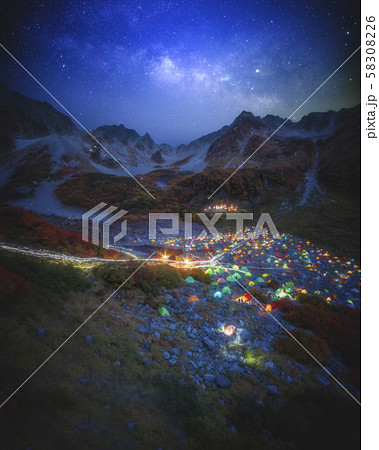 涸沢ヒュッテ　星空とテント 58308226