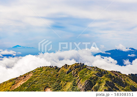 岩手山の頂上から見える景色 58308351