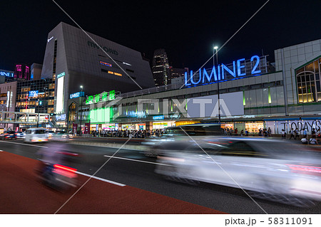 《東京都》新宿駅南口・駅前の風景 58311091