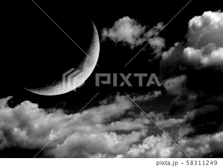 The moon in the night sky 58311249