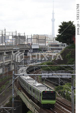 田端付近を行く山手線E235系 田端付近を行く山手線E235系 58311768
