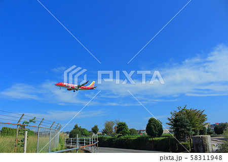 ピンクの飛行機 58311948