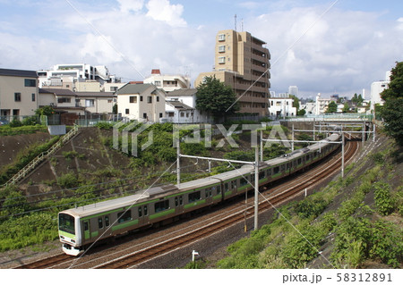 田端付近を行く山手線E231系 58312891