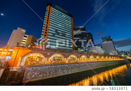 日本の東京都市景観 万世橋からマーチエキュートや神田川を望む（奥は御茶ノ水駅方向） 58313071