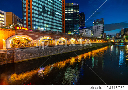 日本の東京都市景観 万世橋からマーチエキュートや神田川を望む（奥は御茶ノ水駅方向） 58313722
