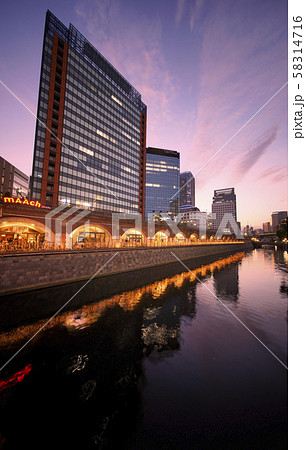 日本の東京都市景観 万世橋からマーチエキュートや神田川を望む（奥は御茶ノ水駅方向） 58314716