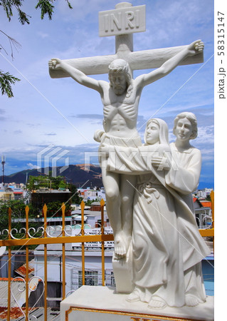 ニャチャン大聖堂のキリスト像 ニャチャン大聖堂のキリスト像 58315147