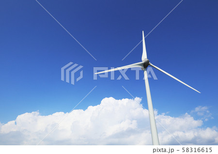 美しい青空の中にある風力発電と雲(Wind Power Station) 美しい青空の中にある風力発電と雲(Wind Power Station) 58316615