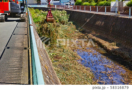 二級河川の浚渫工事風景 58316879