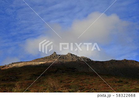 峰の茶屋への登山道で撮影した秋、紅葉の那須岳 峰の茶屋への登山道で撮影した秋、紅葉の那須岳 58322668