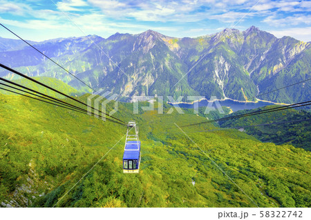 ロープウェイと黒部湖 58322742