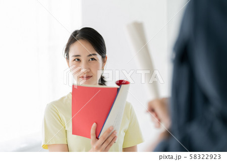 芝居の稽古 58322923