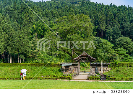 福井県　一乗谷朝倉氏遺跡　菩提寺の門　唐門 58323840