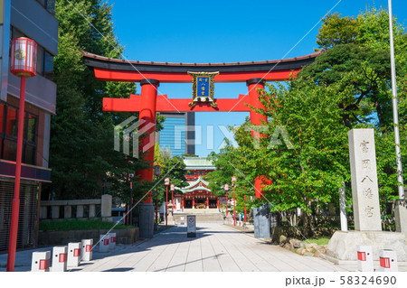 東京　富岡八幡宮の参道 58324690