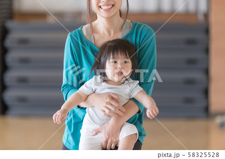 1 year old 1 year old 58325528