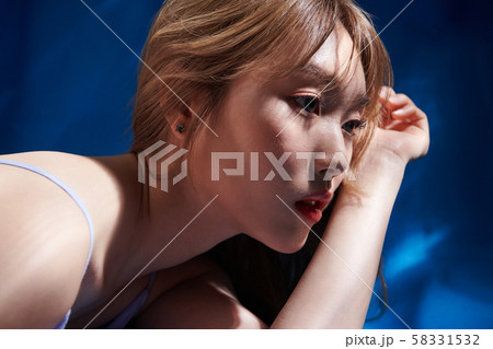 女性 ビューティー プールサイド 女性 ビューティー プールサイド 58331532