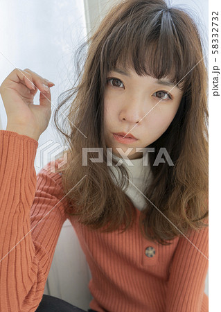 ゆるふわミディアムヘアー 日本人 ヘアスタイル 美容 美容室 ファッションの写真素材