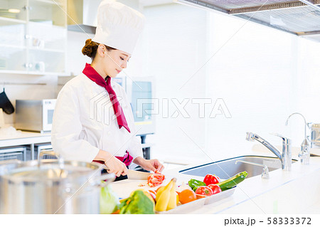 女性調理師 58333372