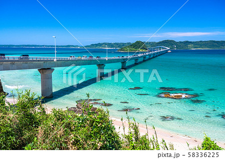 山口県 夏の角島大橋の写真素材