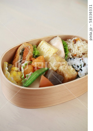 2種類の炊き込みご飯のわっぱ弁当 58336331