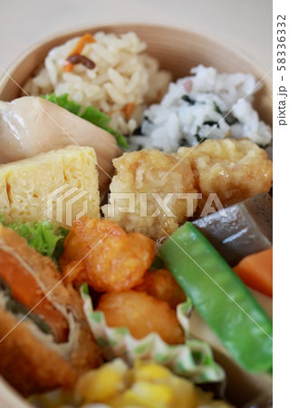 2種類の炊き込みご飯のわっぱ弁当 58336332