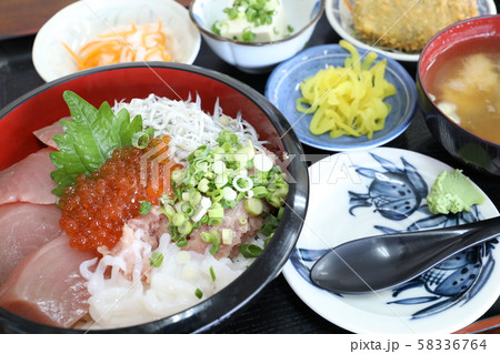 海鮮丼 58336764