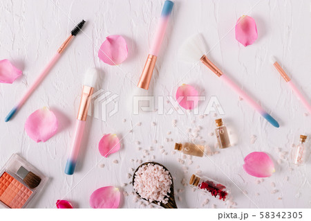 beautiful makeup brushes  58342305