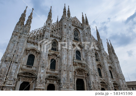 ミラノ大聖堂 ドゥオモ 曇天 ミラノ大聖堂 ドゥオモ 曇天 58345590
