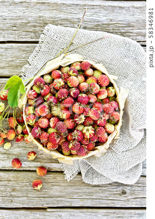 Strawberries in box on board top 58346981