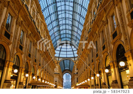 ミラノ ヴィットーリオ・エマヌエーレ2世のガッレリア 夕方 ミラノ ヴィットーリオ・エマヌエーレ2世のガッレリア 夕方 58347023