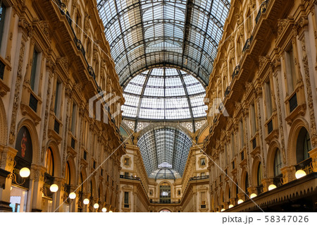 ミラノ ヴィットーリオ・エマヌエーレ2世のガッレリア 夕方 58347026