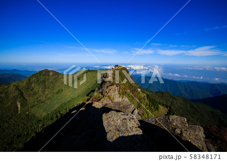 《愛媛県 石鎚山》 日本百名山 石鎚神社と天狗岳までの稜線ルート 58348171