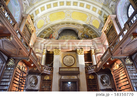 オーストリア国立図書館の大広間 ウィーン オーストリア国立図書館の大広間 ウィーン 58350770