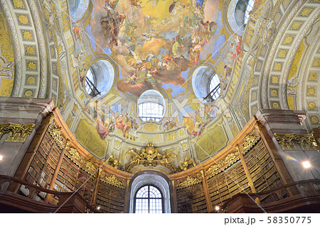 オーストリア国立図書館の大広間 ウィーン オーストリア国立図書館の大広間 ウィーン 58350775