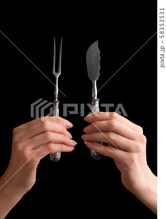 Cutlery in a girl's hand. 58353531