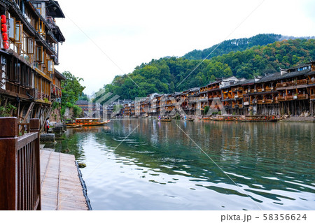 鳳凰古城　中国　湖南省 58356624