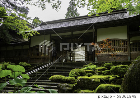 永平寺　通用門　福井県吉田郡永平寺町 58361848