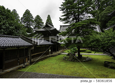 永平寺　中雀門　福井県吉田郡永平寺町 58361856