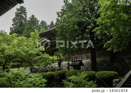 永平寺　中雀門　福井県吉田郡永平寺町 58361858