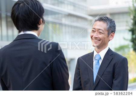 ビジネス 立ち話 ビジネス 立ち話 58362204