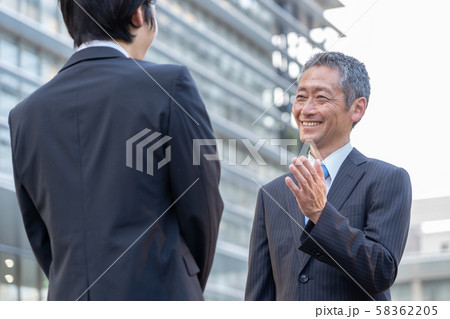 ビジネス　立ち話 58362205