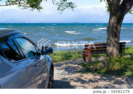 あのベンチと車 58362279