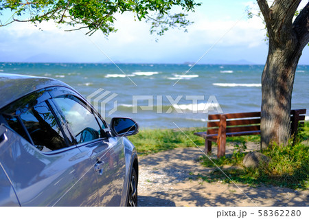 あのベンチと車 58362280