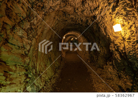 抱返り渓谷の洞窟02 58362967